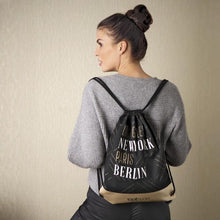 Laden Sie das Bild in den Galerie-Viewer, GNTM Turnbeutel - schwarz/gold